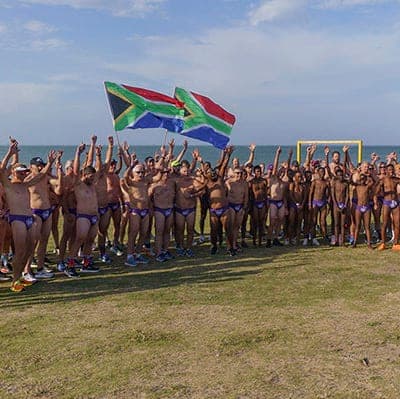 Participants gathered with South African flags at the Hollard Daredevil Run 2025